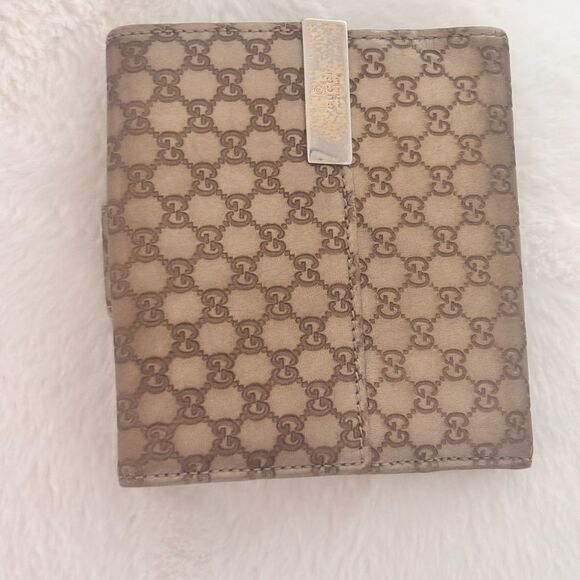 Vintage GUCCI W Hook Purse made from Gutchishima leather with a dust bag. - Picture 6 of 10